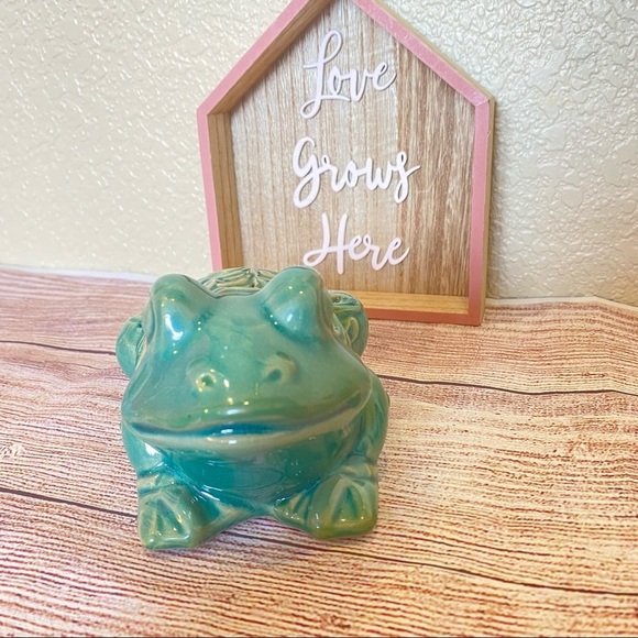 Frog Green scroll work ceramic frog - Picture 1 of 7